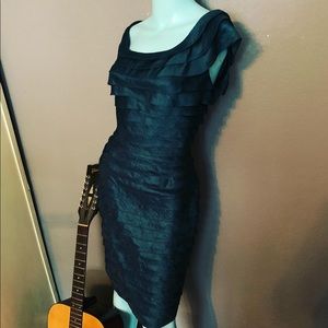 Retail $248 Emerald Adrianna Papell Cocktail Dress
